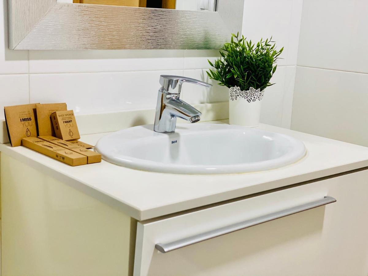 M & B Beach Apartment Valenza Esterno foto